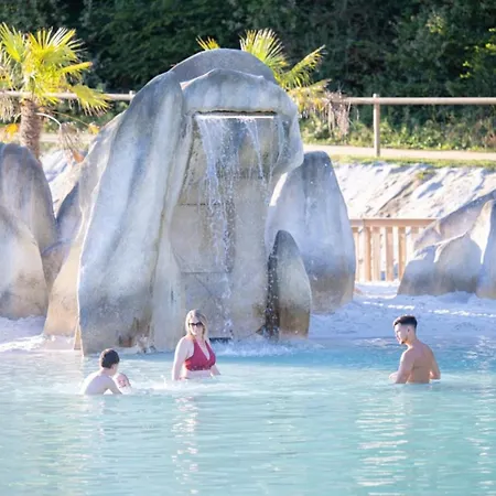 Camping Accueillant Animaux - 8 Pers. - Api-1-52-2546